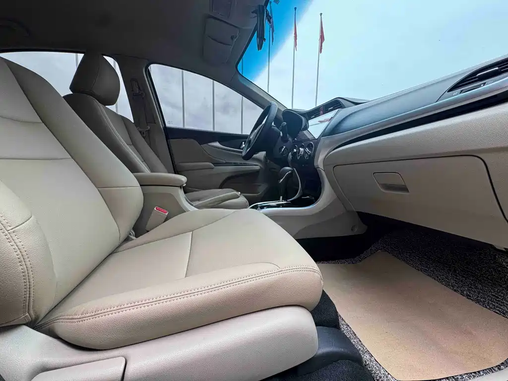 Crider 1.8 L CVT Comfort
