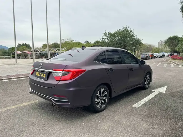 Honda Crider 1.8 L CVT Comfort