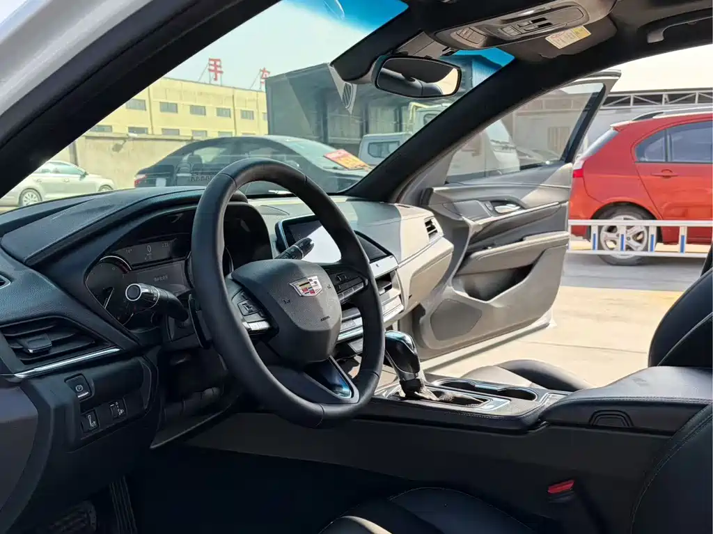 Cadillac CT4 28 T Style