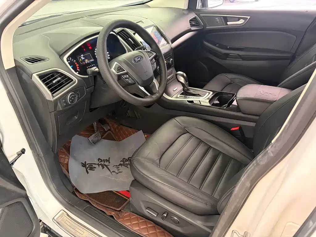 Edge EcoBoost 245 2 WD Grand Sharp 7-seat
