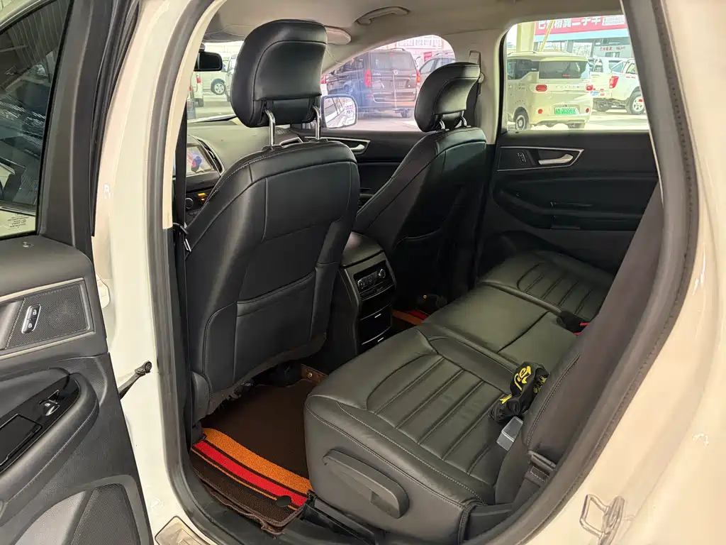 Edge EcoBoost 245 2 WD Grand Sharp 7-seat