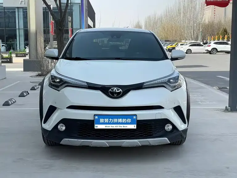 Toyota C-HR 2.0 L Cool Cross Luxury CN-V