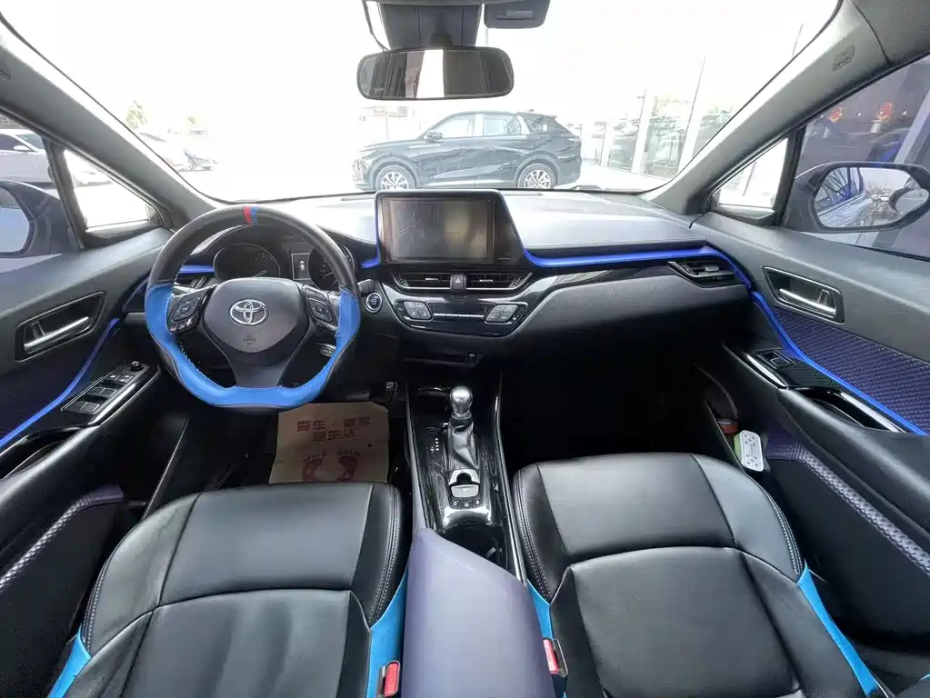 Toyota C-HR 2.0 L Cool Cross Luxury CN-V