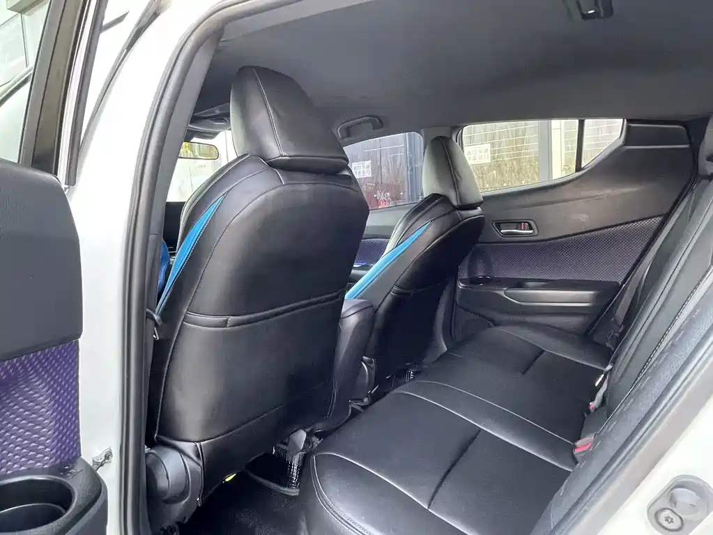 Toyota C-HR 2.0 L Cool Cross Luxury CN-V