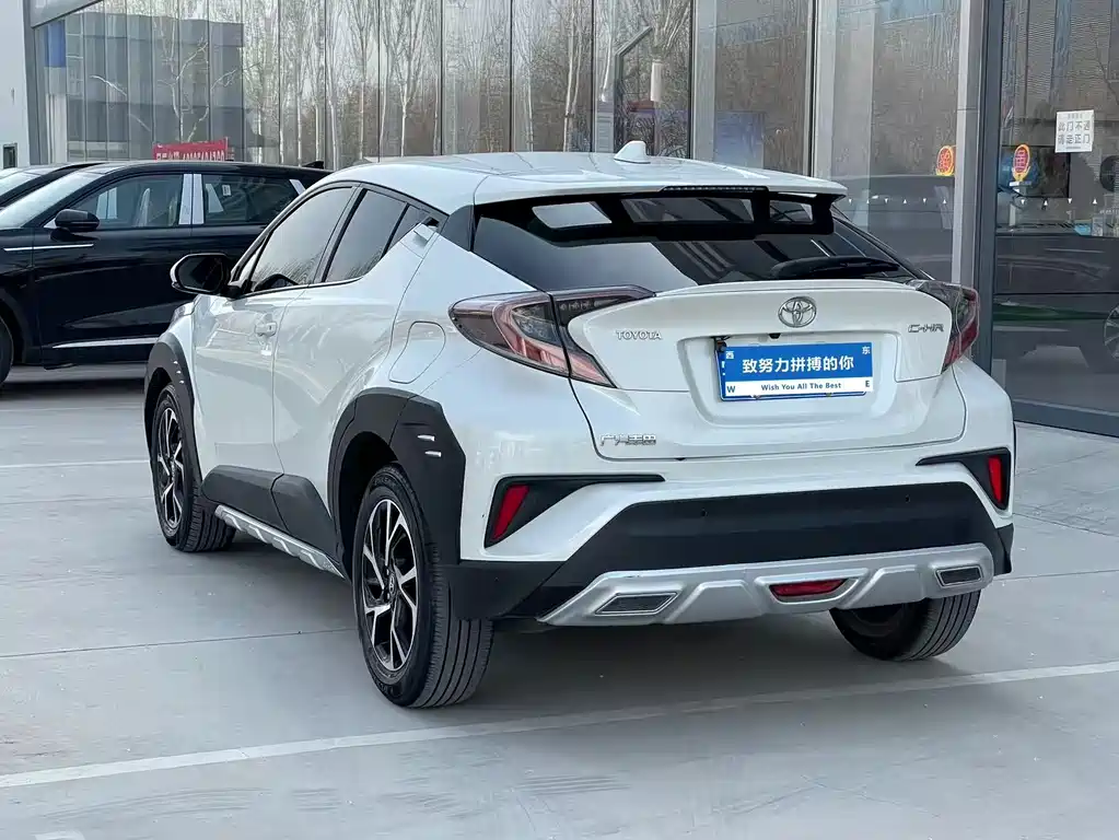 Toyota C-HR 2.0 L Cool Cross Luxury CN-V