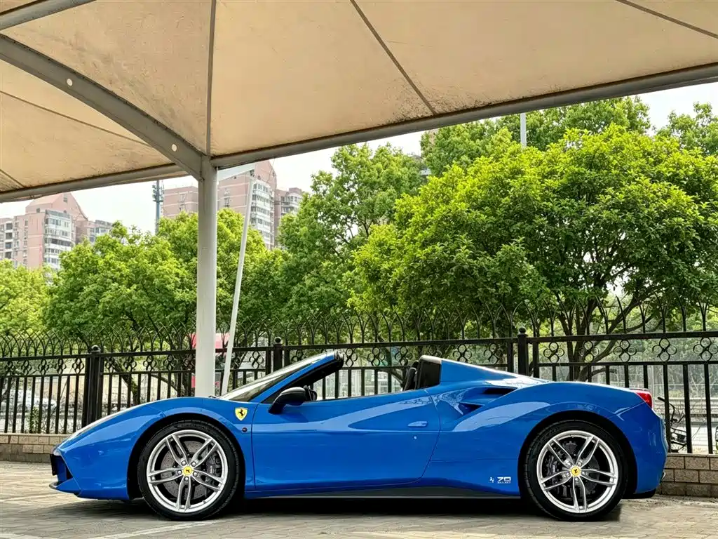 Ferrari 488 488 Spider