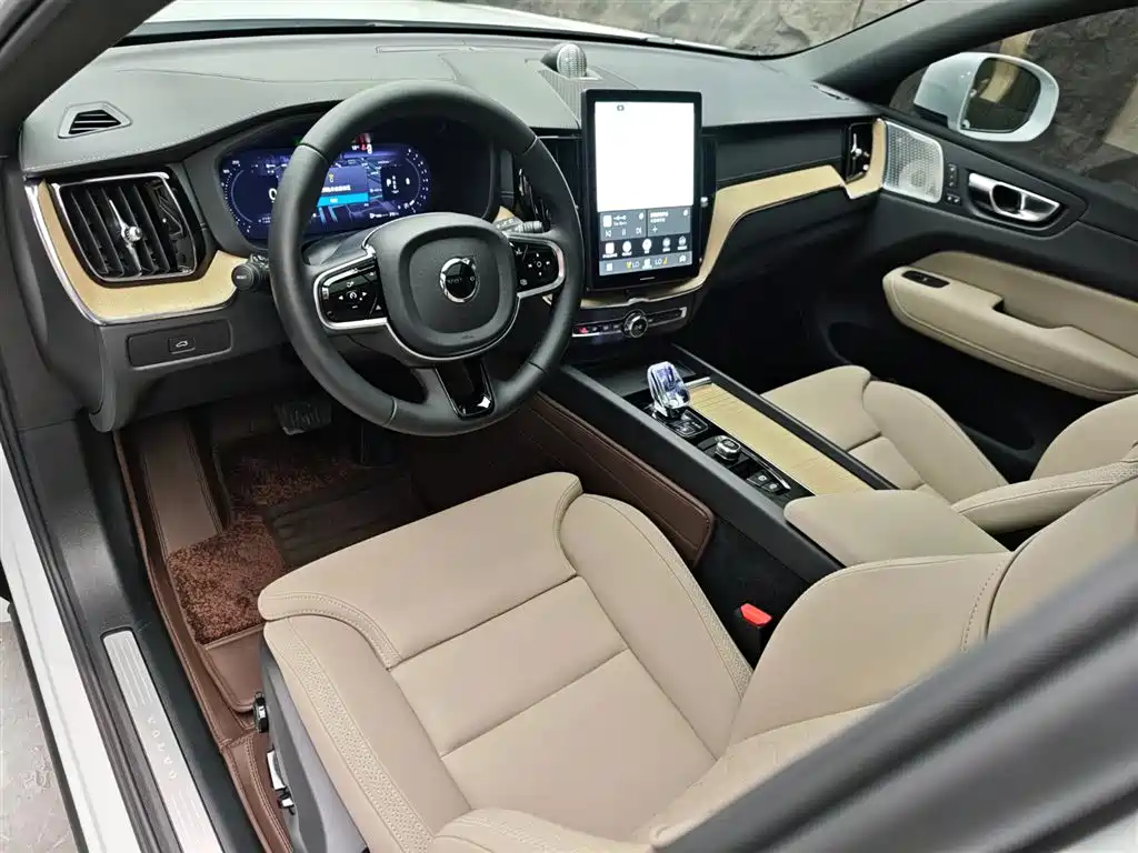 Volvo XC60 B5 4 WD Smart Ease Luxury
