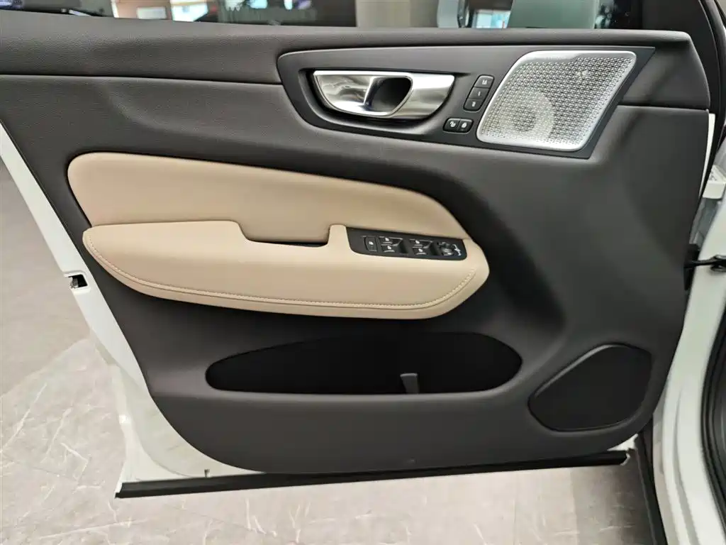 Volvo XC60 B5 4 WD Smart Ease Luxury