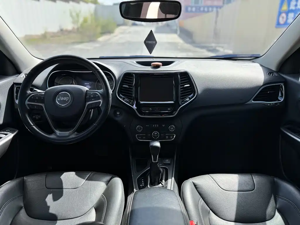 Cherokee 2.0 T 2 WD Smart Enjoyment CN-V
