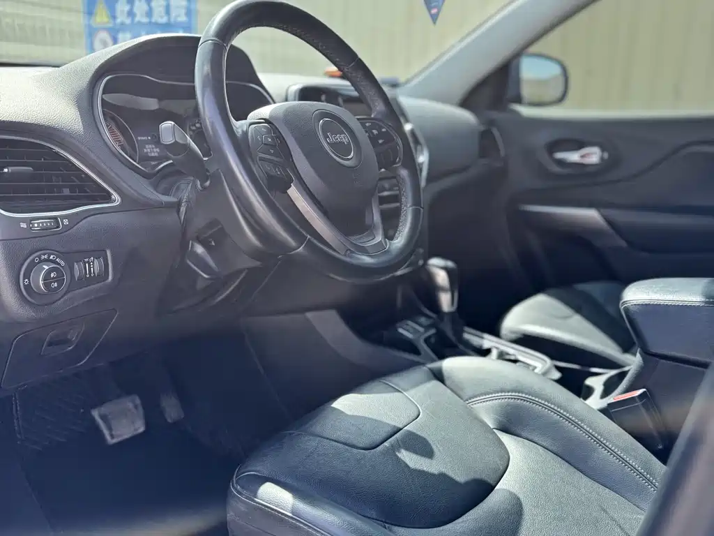 Cherokee 2.0 T 2 WD Smart Enjoyment CN-V