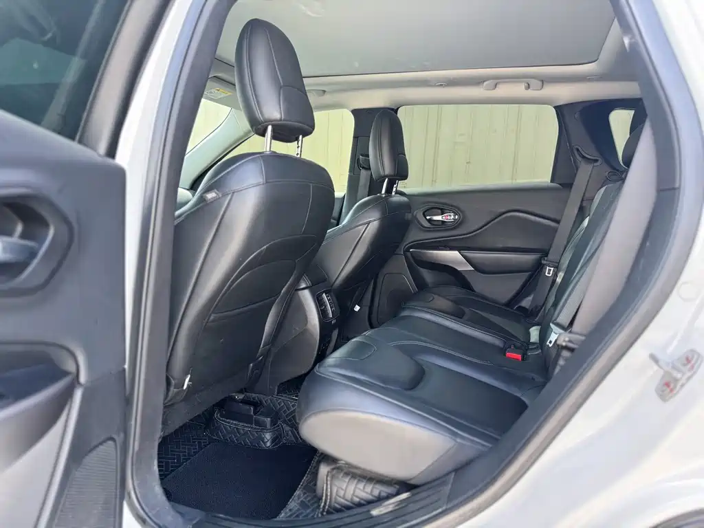 Cherokee 2.0 T 2 WD Smart Enjoyment CN-V