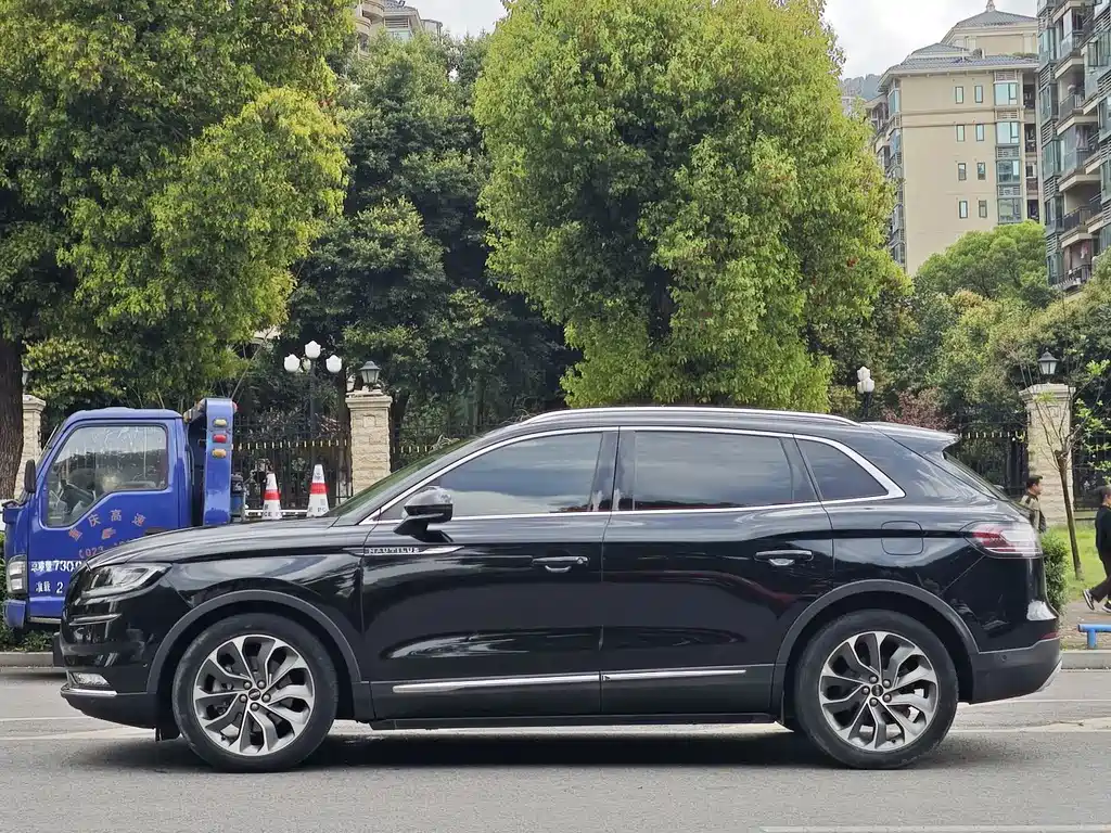 Nautilus 2.0 T 4 WD Graceful