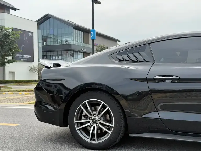 Ford Mustang 2.3 T Performance