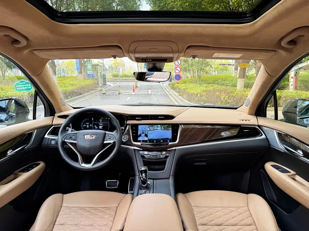 Cadillac XT6 2.0 T 6-seat 4 WD Platinum Executive Black Label