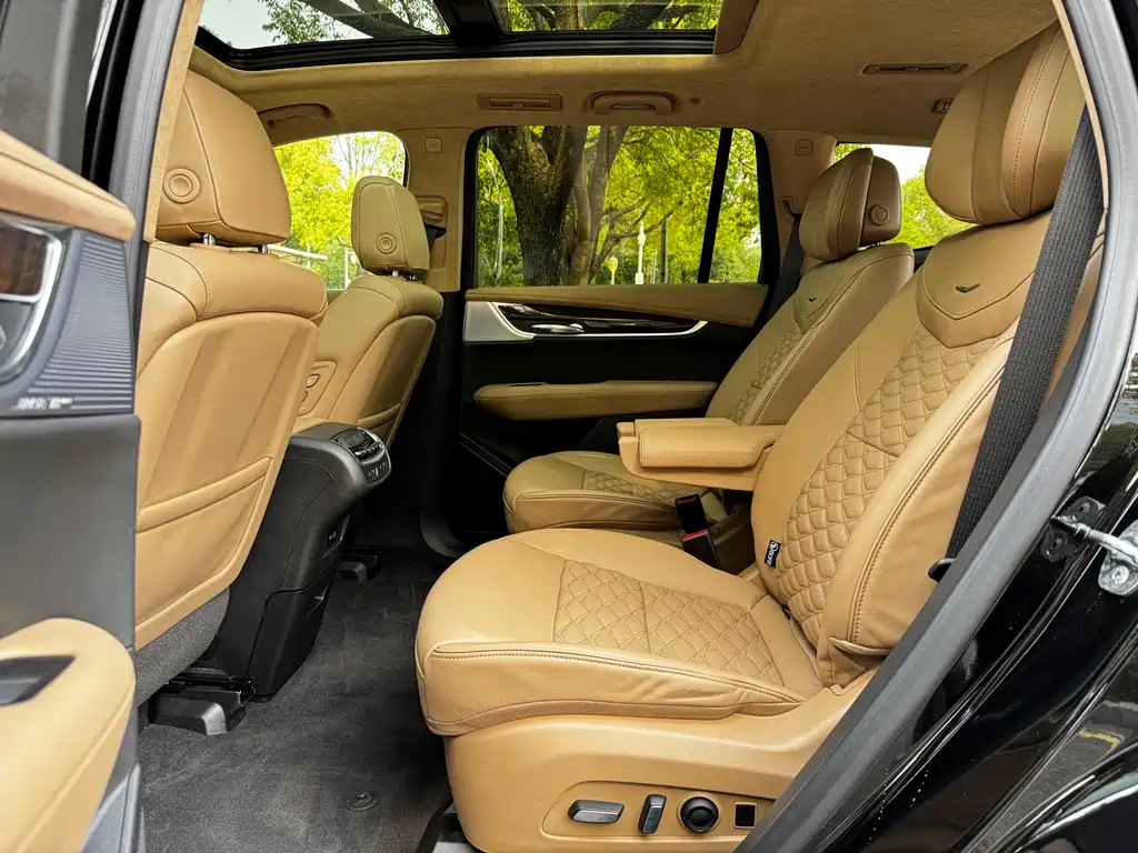 Cadillac XT6 2.0 T 6-seat 4 WD Platinum Executive Black Label