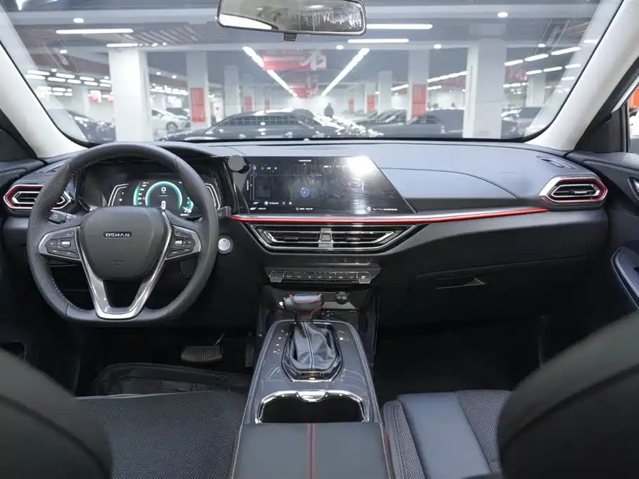 Changan Oshan X5 1.6 L CVT Distinguished