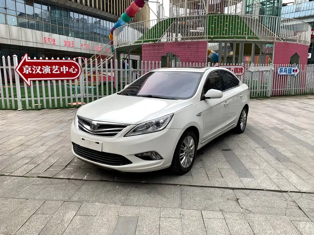 Eado 1.6 L Auto Distinguished CN-IV