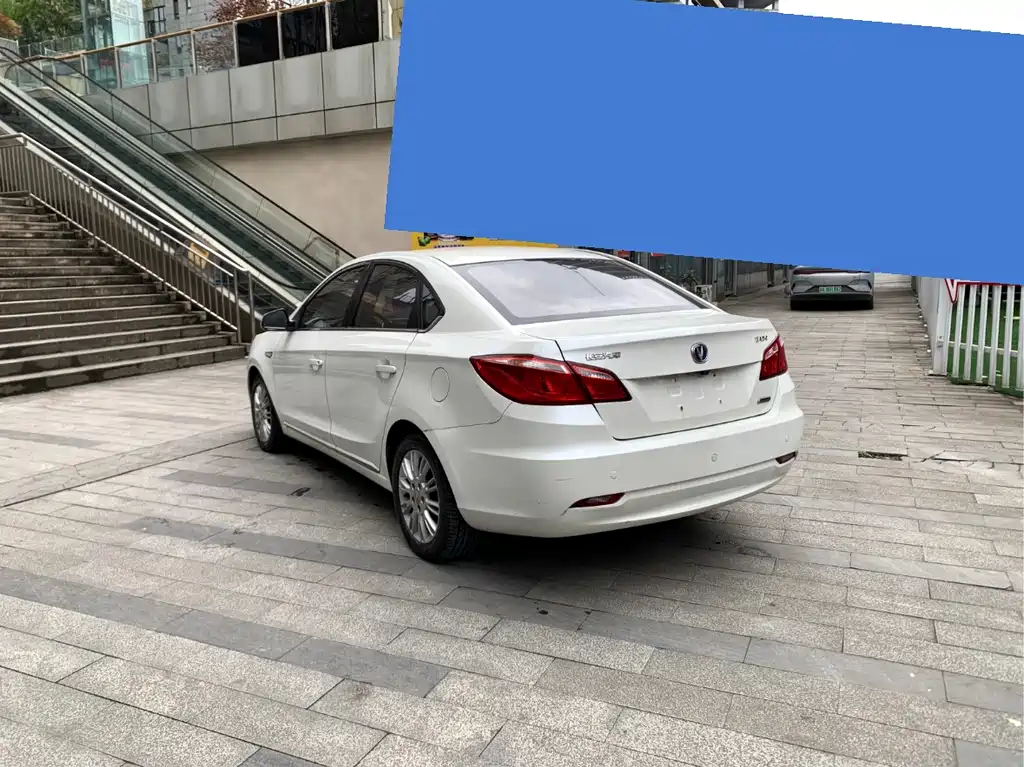 Eado 1.6 L Auto Distinguished CN-IV