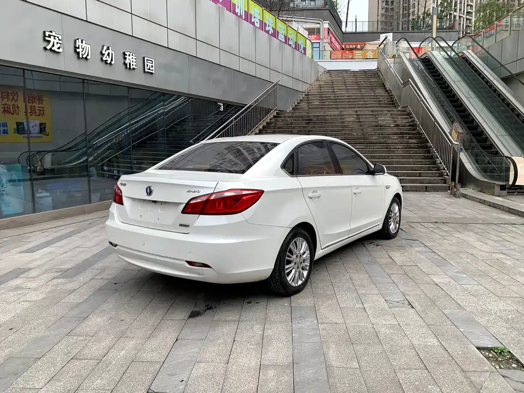 Eado 1.6 L Auto Distinguished CN-IV