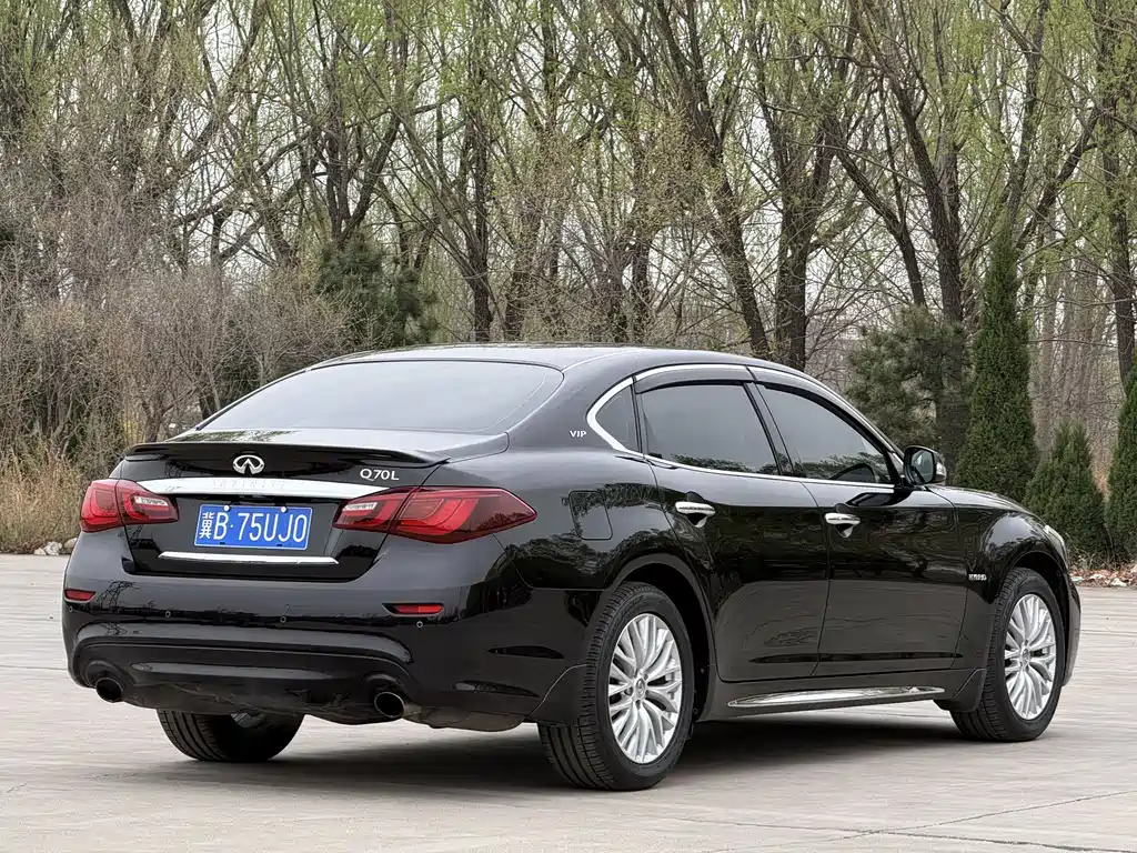 Infiniti Q70 Q70 L 3.5 L Hybrid Luxury