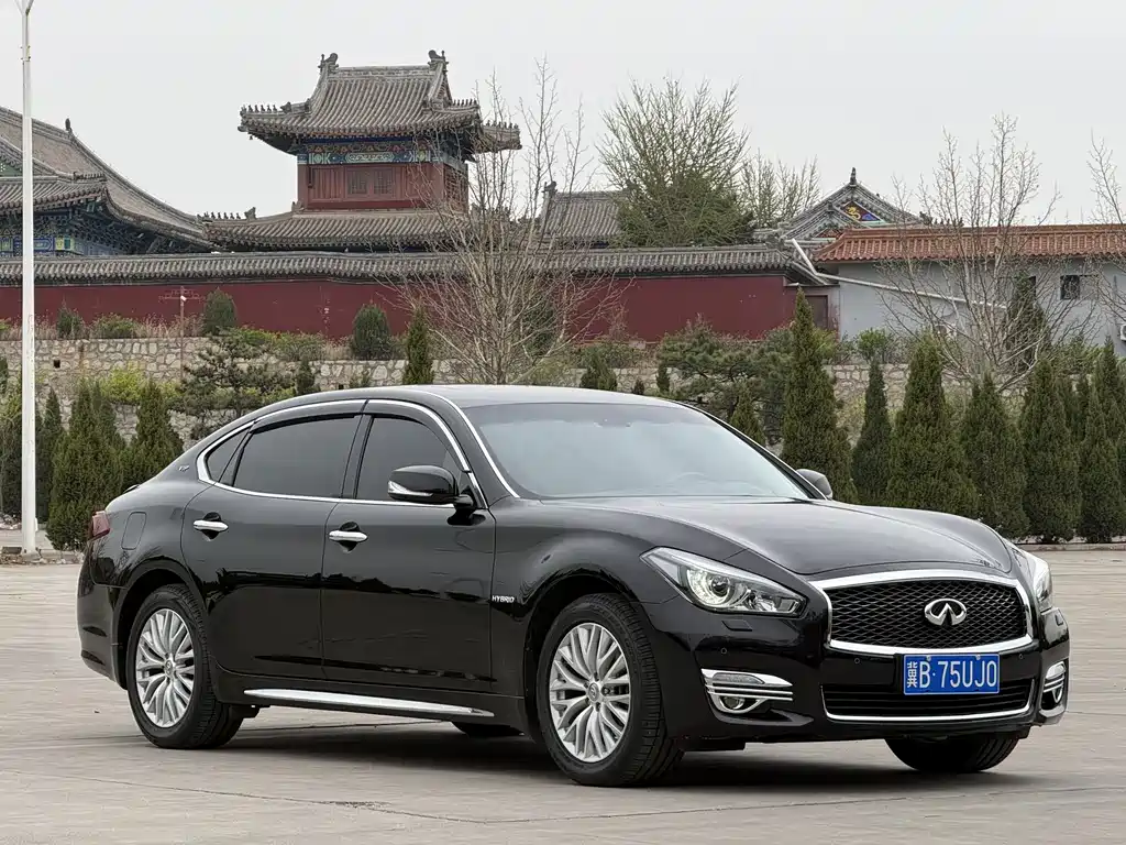 Infiniti Q70 Q70 L 3.5 L Hybrid Luxury
