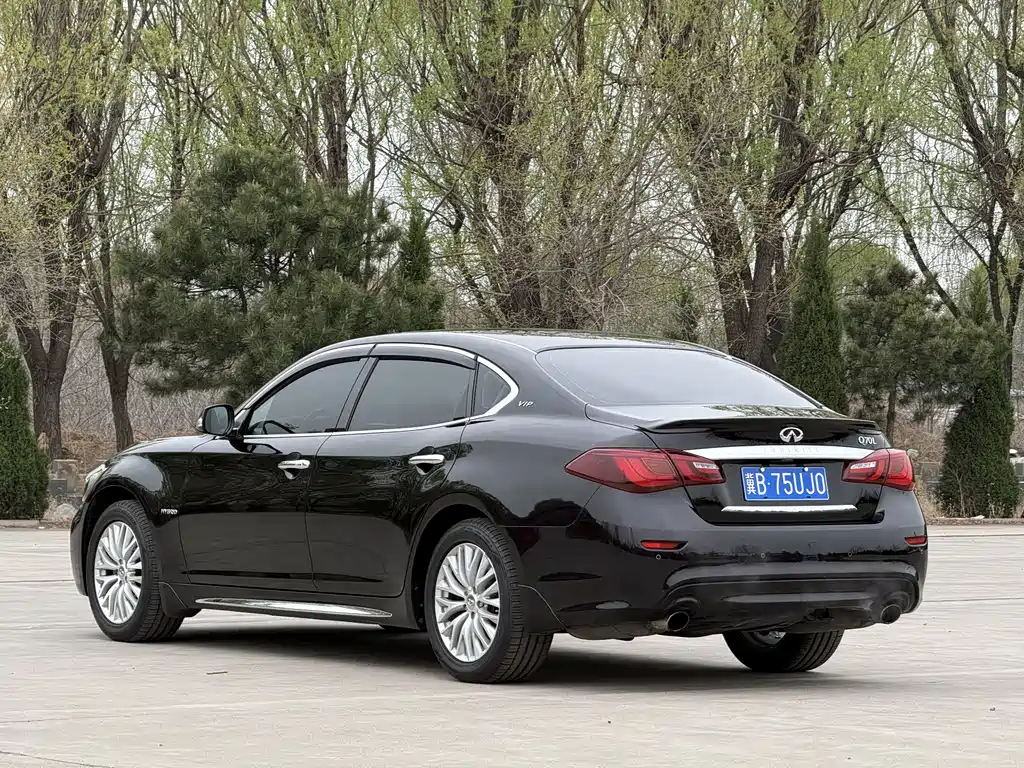 Infiniti Q70 Q70 L 3.5 L Hybrid Luxury