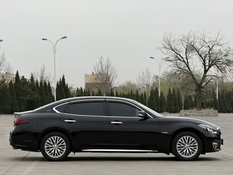 Infiniti Q70 Q70 L 3.5 L Hybrid Luxury