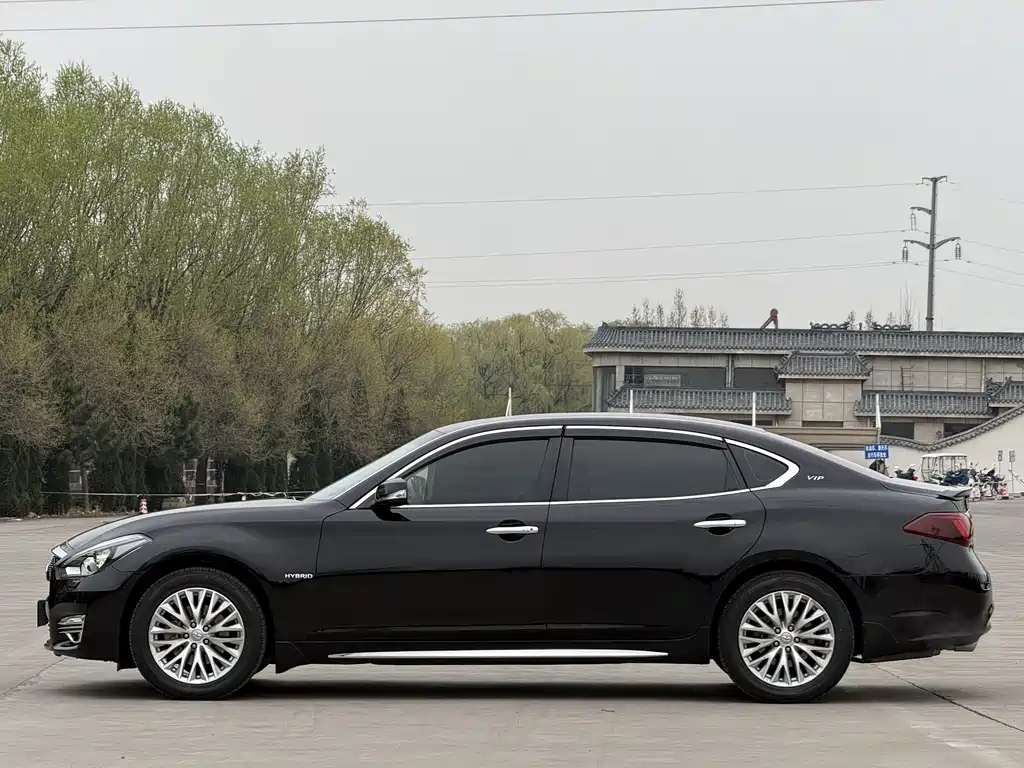 Infiniti Q70 Q70 L 3.5 L Hybrid Luxury