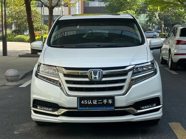 Honda Elysion 2.0 L Hybrid Luxury