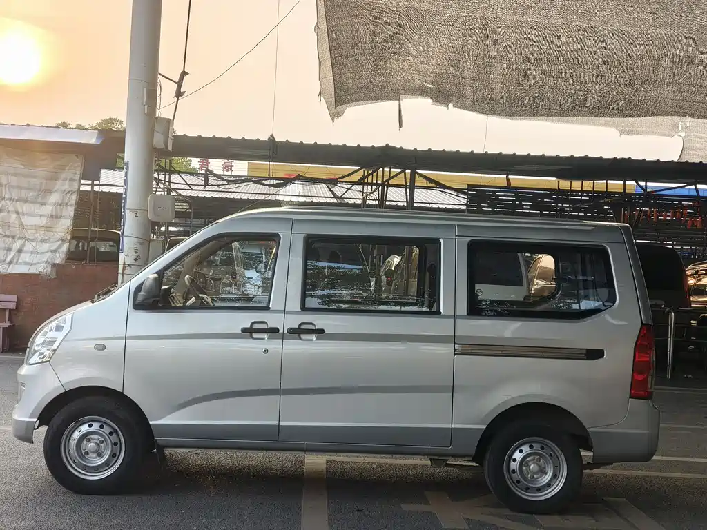 Wuling Rongguang S 1.2 L Standard AC 5-seatLSI