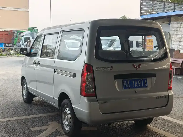 Wuling Rongguang S 1.2 L Standard AC 5-seatLSI