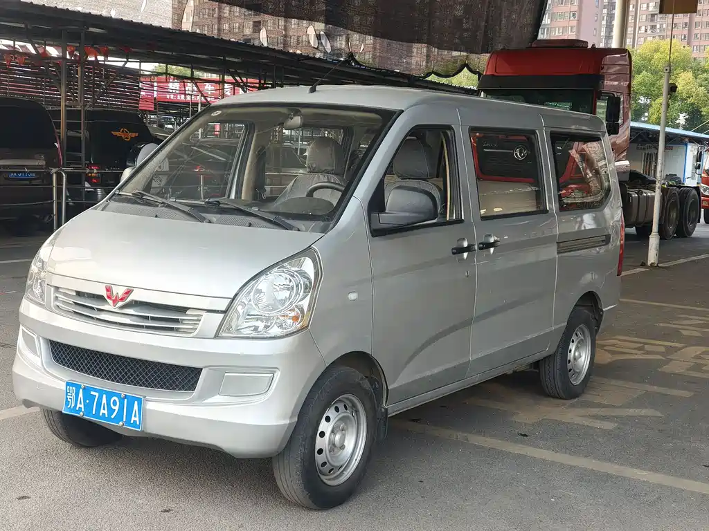 Wuling Rongguang S 1.2 L Standard AC 5-seatLSI