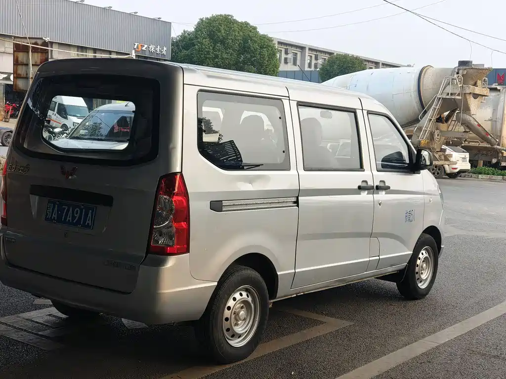 Wuling Rongguang S 1.2 L Standard AC 5-seatLSI