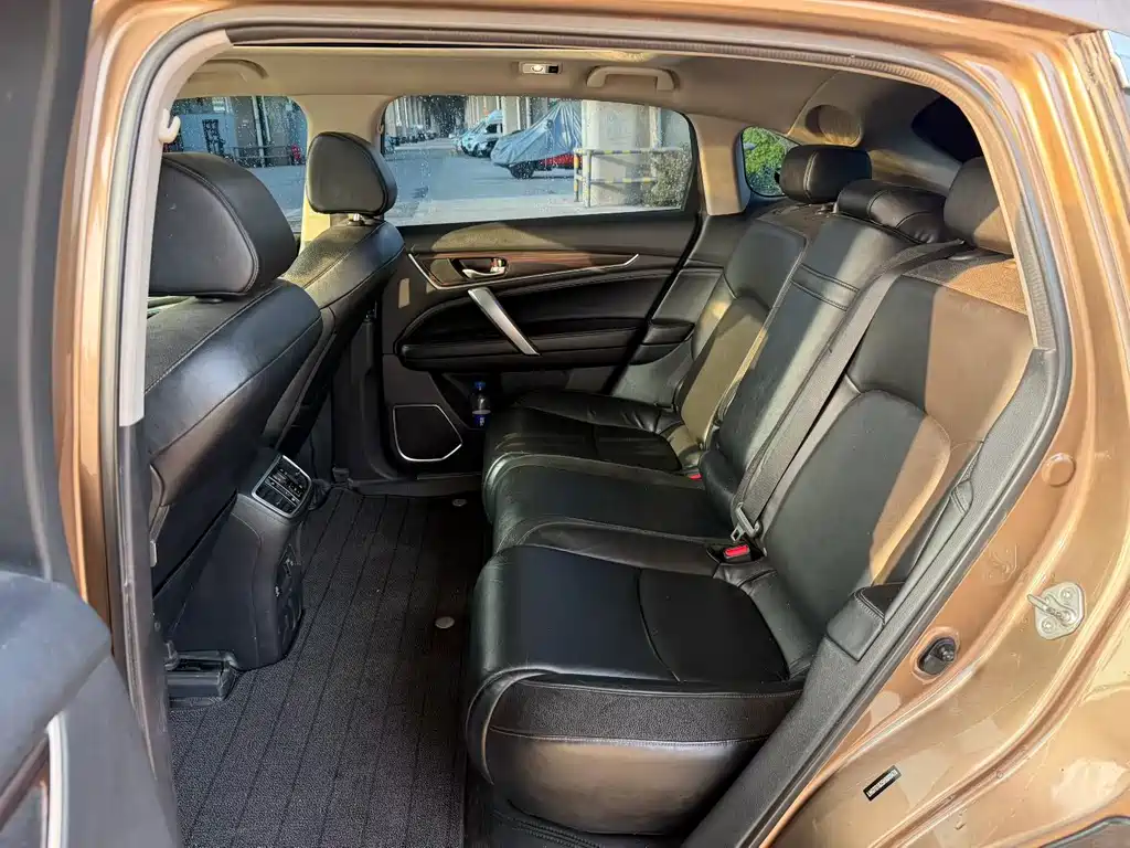 Avancier 240 TURBO 2 WD Luxury