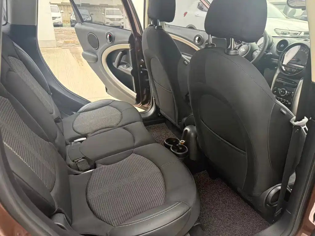 MINI COUNTRYMAN 1.6 L COOPER Fun