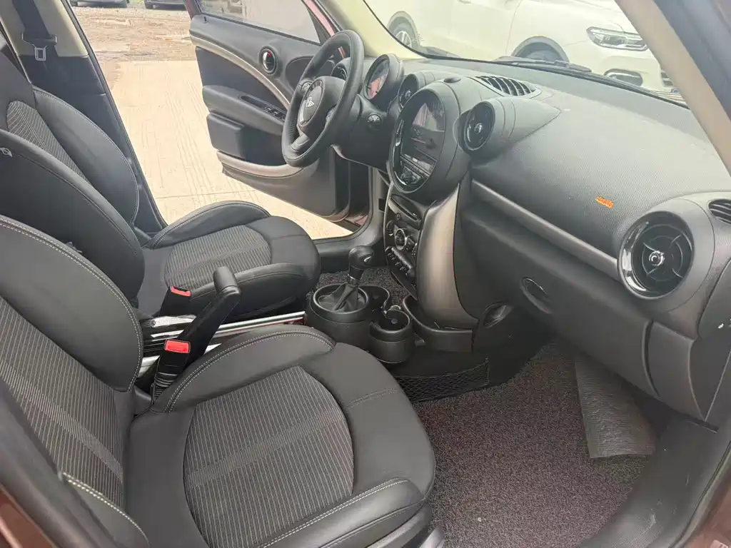MINI COUNTRYMAN 1.6 L COOPER Fun