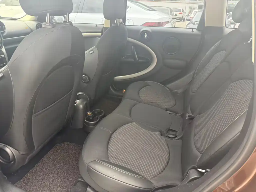 MINI COUNTRYMAN 1.6 L COOPER Fun