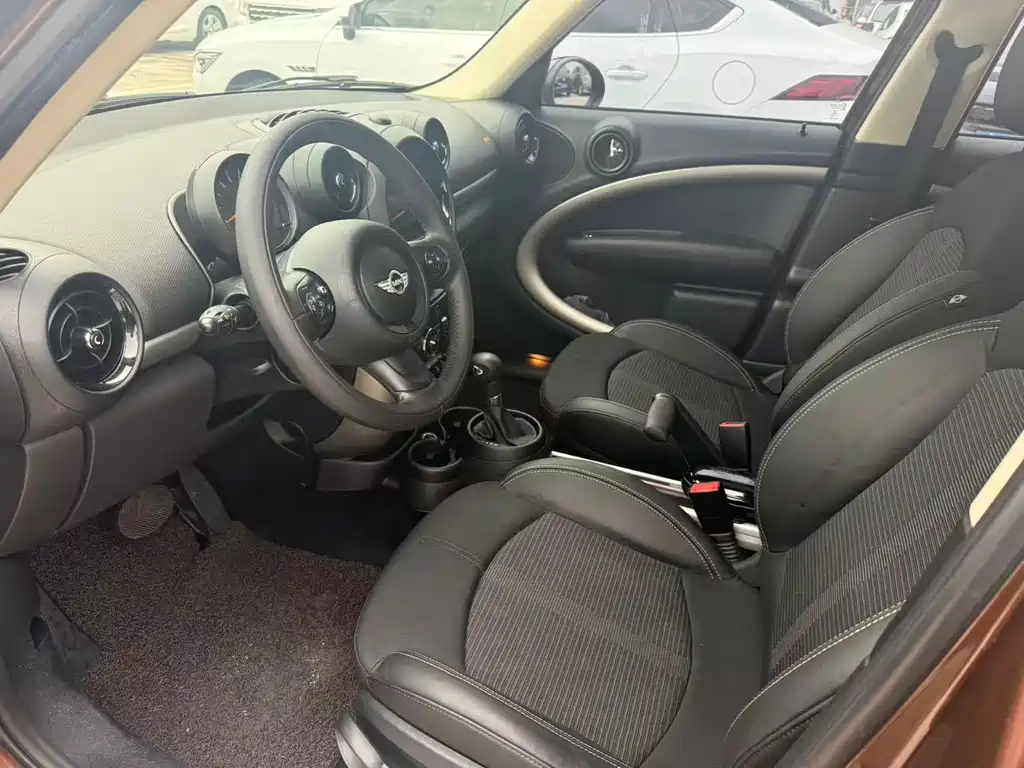 MINI COUNTRYMAN 1.6 L COOPER Fun