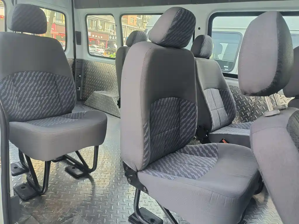 Transit Custom 2.8 T Commercial LWB Mid Roof 6-seat Rear Single Tire CN-VI JX493