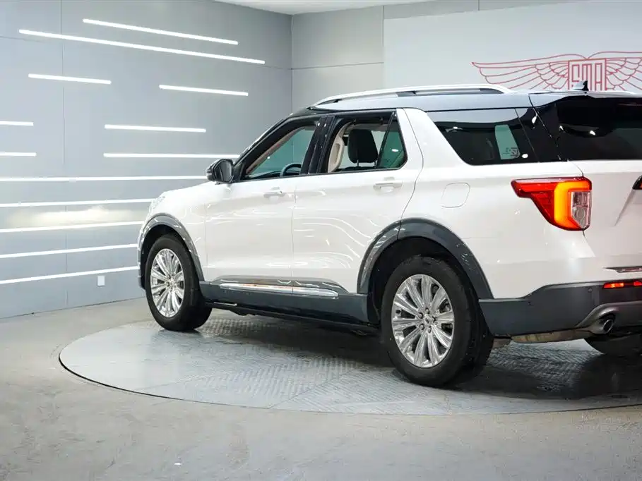 Explorer EcoBoost 285 4 WD Titanium 6-seat
