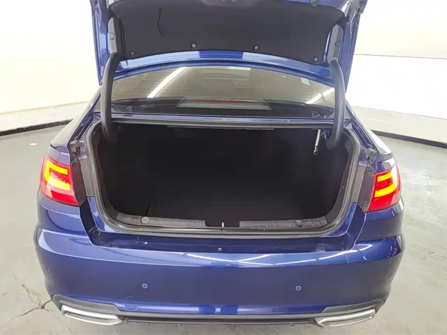 Emgrand GL 1.8 L DCT Elite Connected