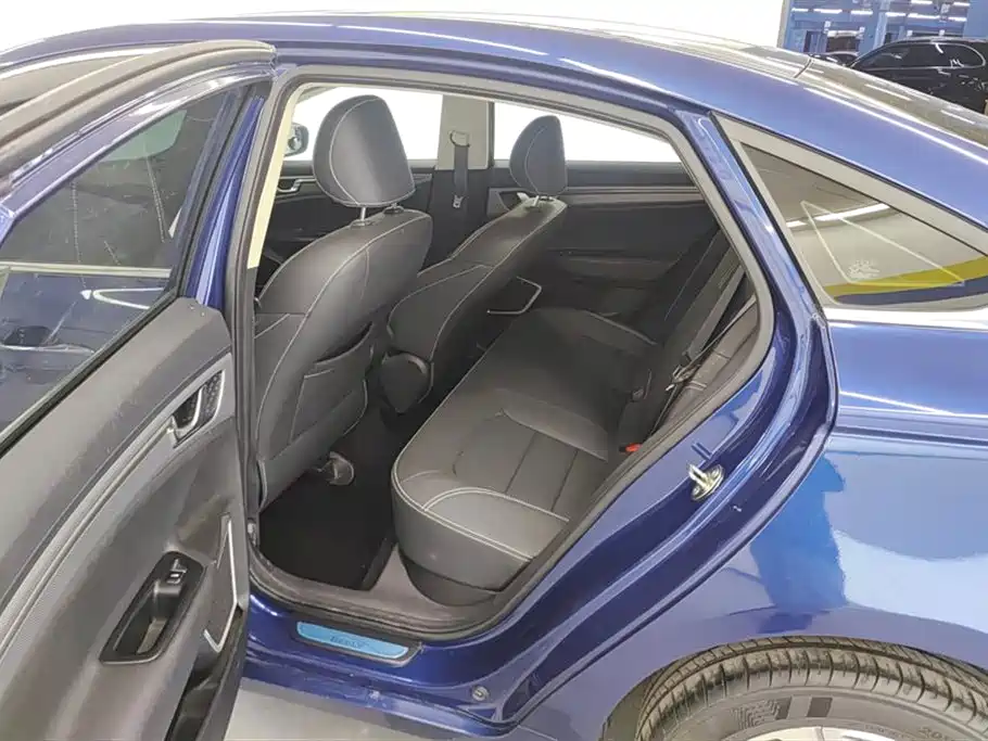 Emgrand GL 1.8 L DCT Elite Connected