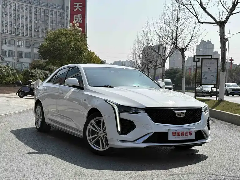 Cadillac CT4 28 T Fashion