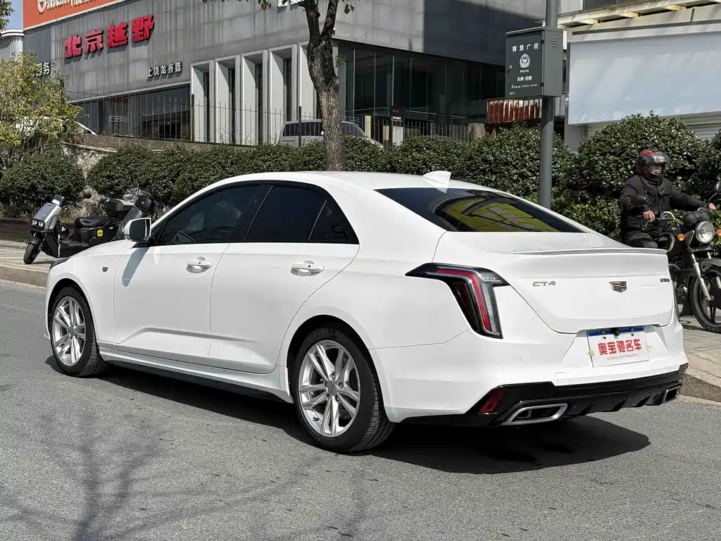 Cadillac CT4 28 T Fashion