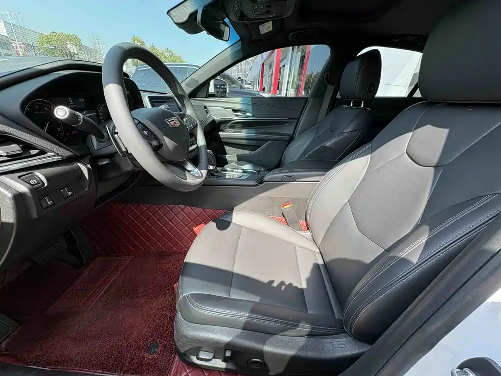 Cadillac CT4 28 T Fashion