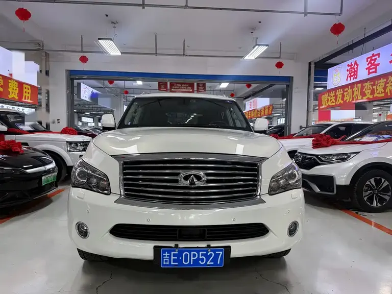 Infiniti QX80 5.6 L 4 WD