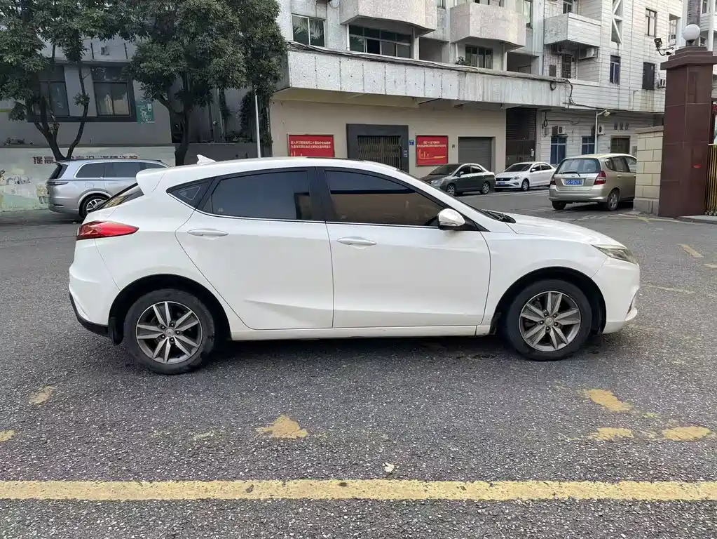 Eado XT 1.6 L Auto Handsome Cool