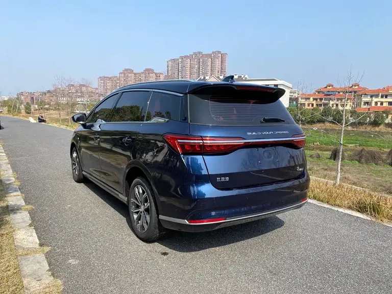 BYD Song MAX Upgraded 1.5 T Auto Distinguished 6-seat