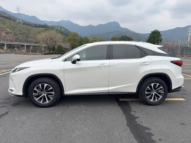 Lexus RX Facelift 300 2 WD Comfort
