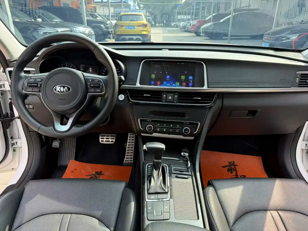 Kia K5 2.0 L Auto 15 Anniversary Special Edition LUX